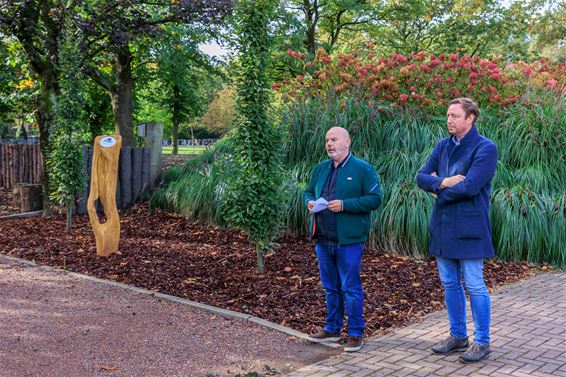 Een houtsnijwerk voor de Warmste Begraafplaats - Lommel