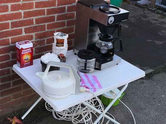 Een kopje koffie op het kerkhof - Hamont-Achel