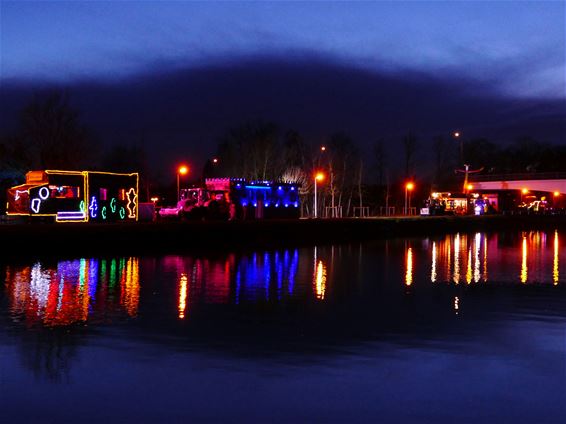 Een lichtstoet aan het kanaal - Neerpelt