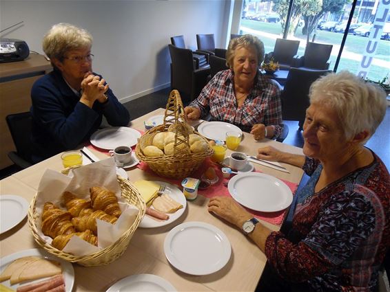Een maandelijks buurtontbijt voor senioren - Hamont-Achel