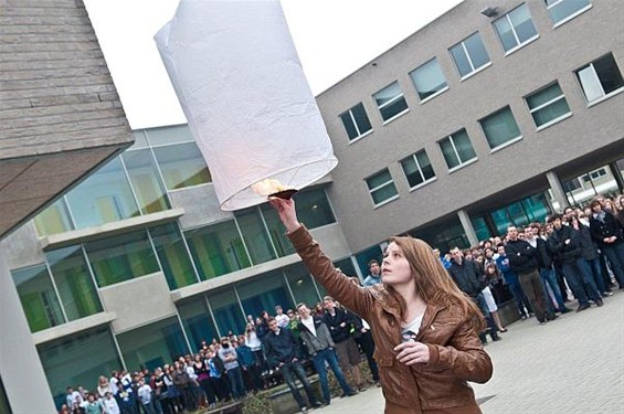 Een minuut stilte in het college - Lommel