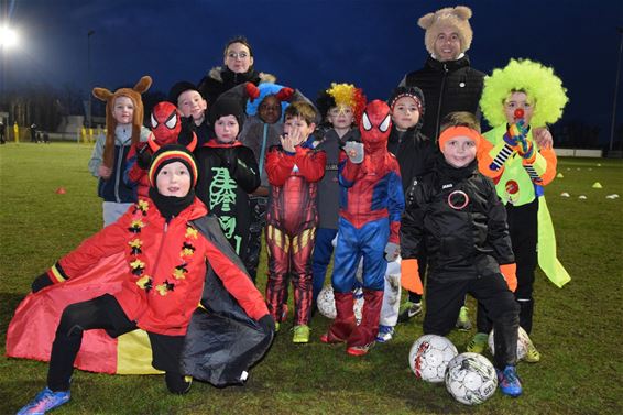 Een mix van voetbal, carnaval en veel plezier - Peer & Pelt