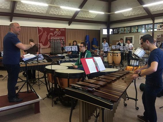 Een nieuwe dirigent voor de drumband - Hamont-Achel