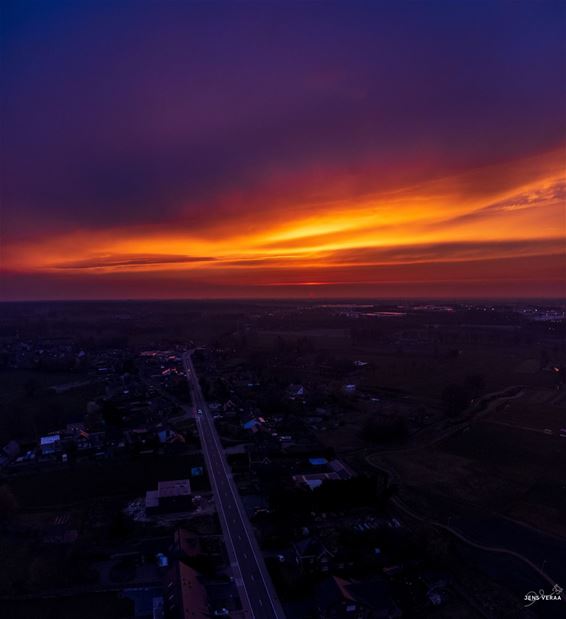 Een prachtige zonsondergang - Pelt