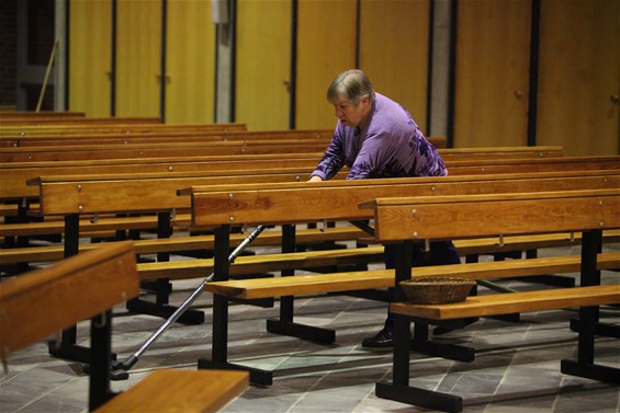 Een propere kerk voor Kerstmis - Overpelt