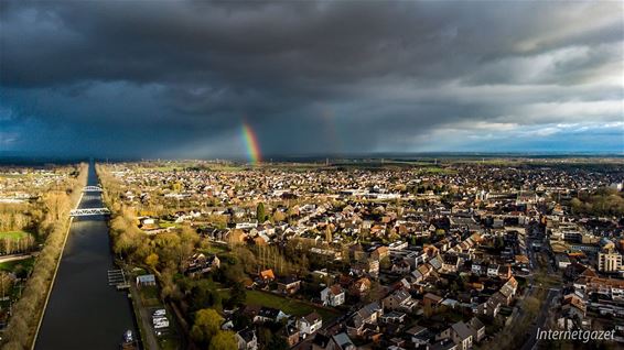 Een regenboog boven SHLille - Pelt