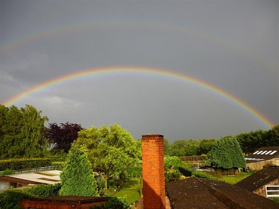 Een regenboog en donderwolken... - Meeuwen-Gruitrode