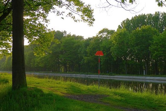 Een schemerlamp langs het kanaal? - Neerpelt