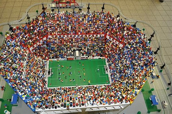 Een voetbalstadion uit Legoblokjes - Overpelt