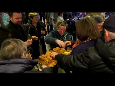 Een warme receptie en heerlijke worstenbroodjes - Peer