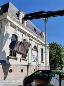 Een 'zwevende' piano in het centrum... - Lommel