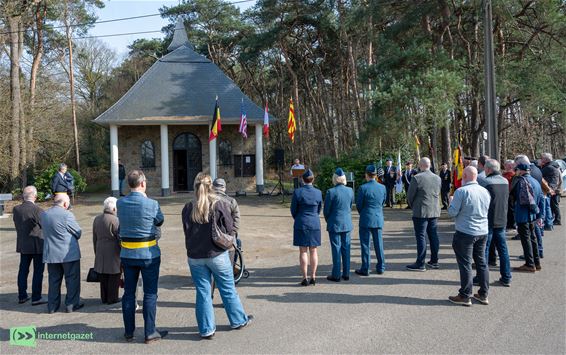 Eerbetoon aan bemanning na crash in Maarlo - Peer