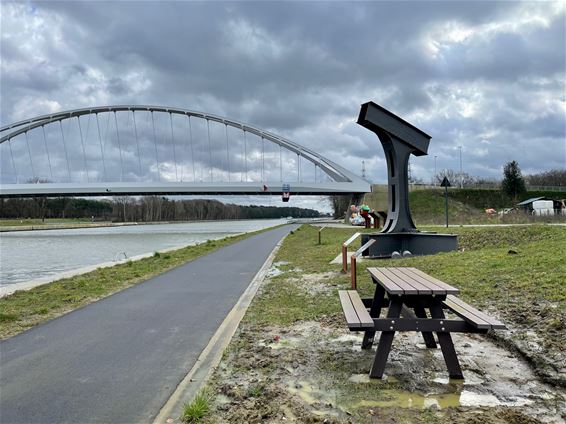 Eerste bankje geplaatst - Beringen