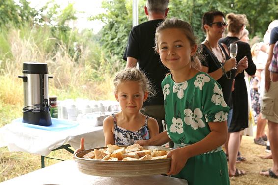 Eerste buurtbarbecue in de Bezemstraat - Lommel