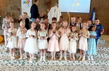 Eerste communieviering in Wauberg - Peer