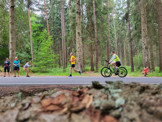 Eerste dag estafetteploeg dwars door Limburg - Beringen