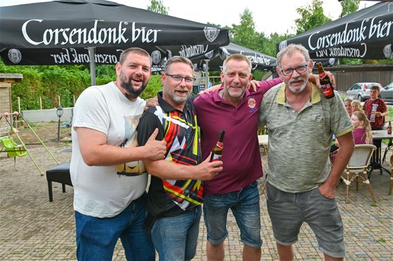 Eerste editie dartstoernooi Bij Oma Thuis succes - Lommel