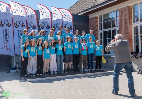 Eerste koor aangekomen in Festivalhuis - Pelt