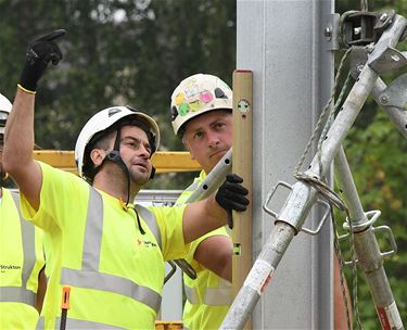 Eerste paal voor elektrificatie geplaatst - Lommel & Pelt