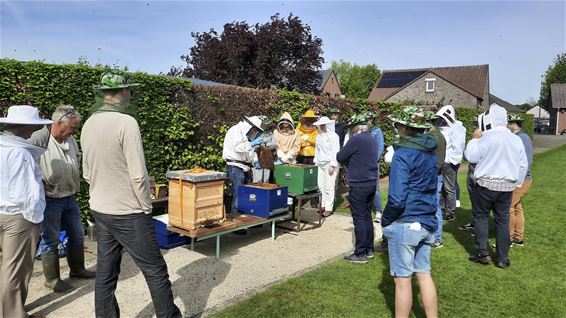 Eerste praktijkles cursus imkeren - Lommel