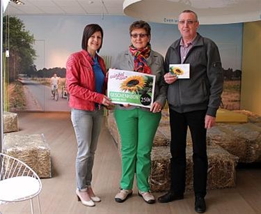 Eerste prijswinnaars van 'Winkel & Win' - Peer
