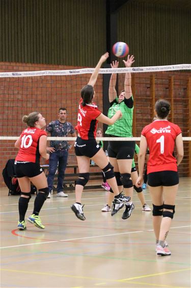 Eerste seizoenswinst voor volleydames Lovoc - Lommel