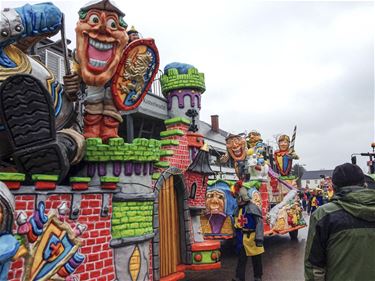 Eerste stoet door Orde van de Schacht in Beverlo - Beringen