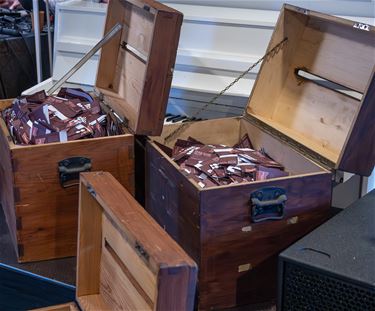 Peer - Eindejaarsactie Peer: 7.500 € aan cadeaubonnen