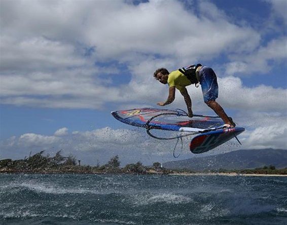 EK windsurfen: Van Broeckhoven wint 1ste wedstrijd - Lommel