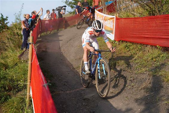 Eli Iserbyt heerst op de Avonturenberg - Beringen