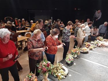 En maar bloemen schikken - Pelt