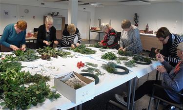 En maar kerststukjes maken - Hamont-Achel