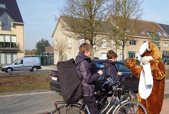 En maar paashaas spelen - Meeuwen-Gruitrode