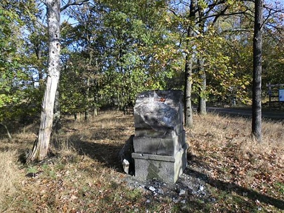 En toen viel het voetstuk in brokken - Neerpelt