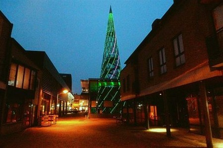 Er branden weer lampjes in de glazen toren - Lommel