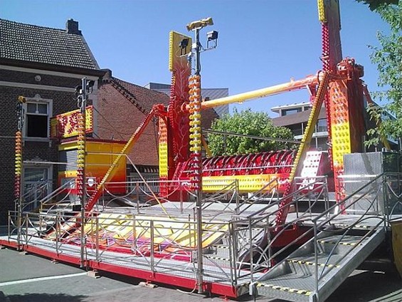 Er hangt kermis in de lucht - Neerpelt