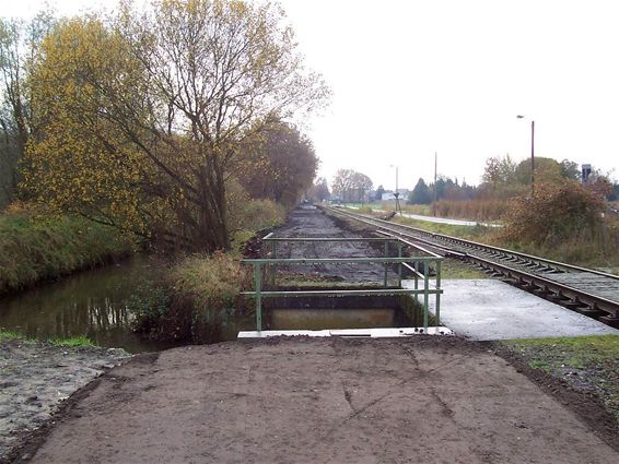 Er komt een fietspad langs de spoorweg - Neerpelt