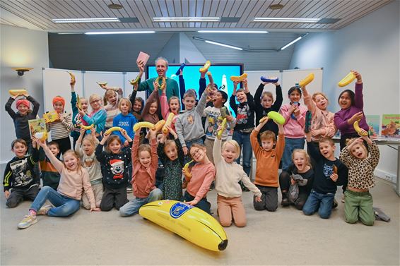 Erik van Os met bananen in de bib - Lommel