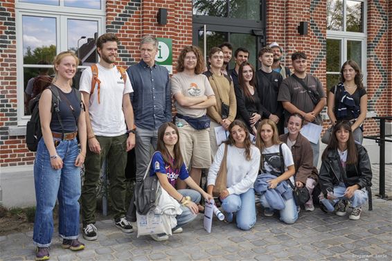 Europese studenten bezoeken Liberation Garden - Leopoldsburg