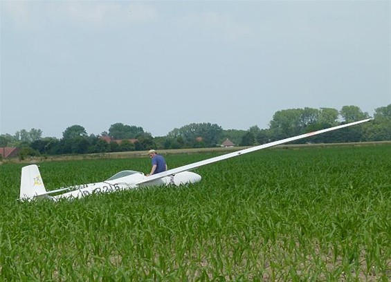 Even een noodlanding maken - Meeuwen-Gruitrode