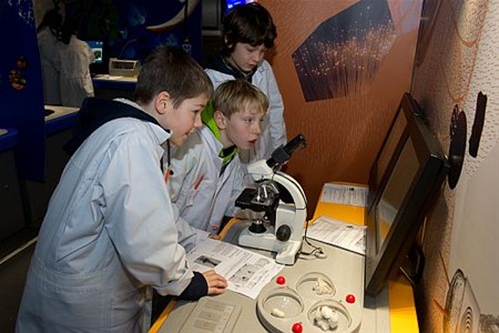 Experimenteren in de wetenschapstruck - Neerpelt