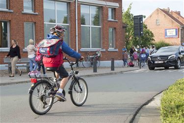 Extra digitale verkeersborden aan scholen - Beringen