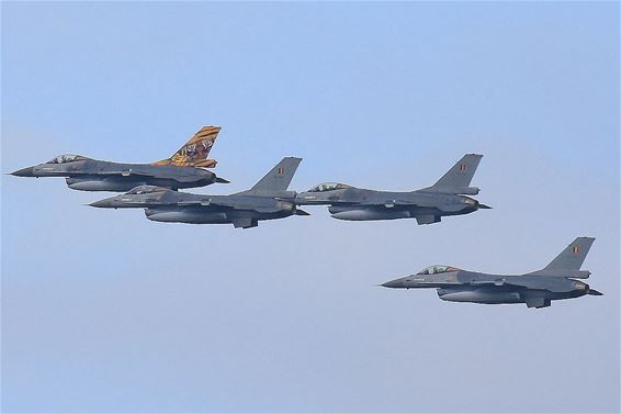 F16's naar Jordanië vertrokken - Peer