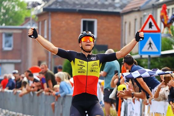 Fabio Porco wint kermiskoers Lommel Barrier - Lommel