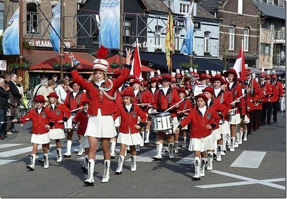 Fanfare De Eendracht in de EMJ-optocht - Hamont-Achel