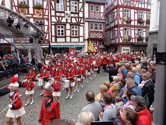 Fanfare Hamont-Lo opende wijnstoet in Bernkastel - Hamont-Achel