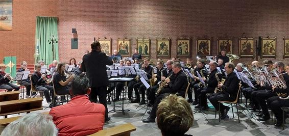 Fanfare huldigde patroonheilige - Pelt
