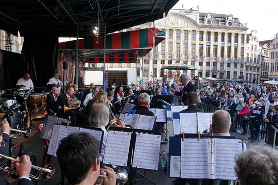 Fanfare Onder Ons op Grote Markt Brussel - Beringen