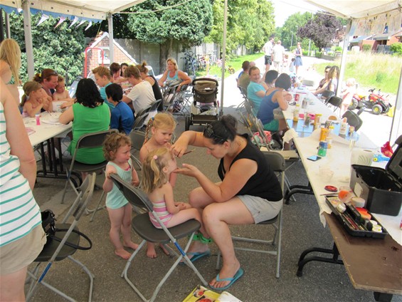 Feest in de Ballaststraat - Overpelt