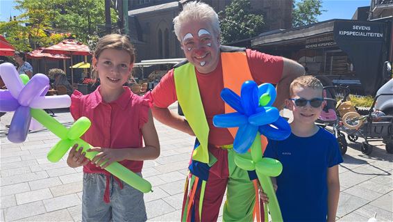 Feest op de markt brengt jong en oud samen - Pelt